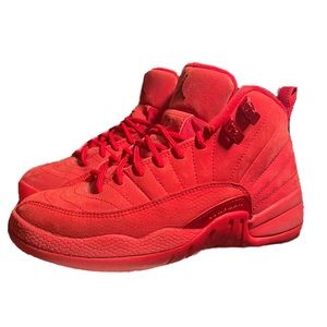 Jordan 12 Grade School size 4